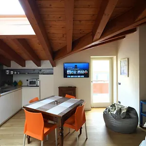 https://stupenda-mansarda-dotata-di-tutti-i-comfort.it-lombardy.com